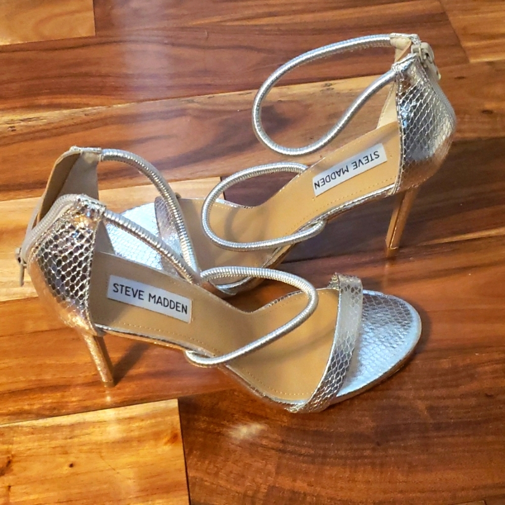 SOLD Steve Madden Metallic Silver Stiletto Heel sz 8.5. New w/o box.